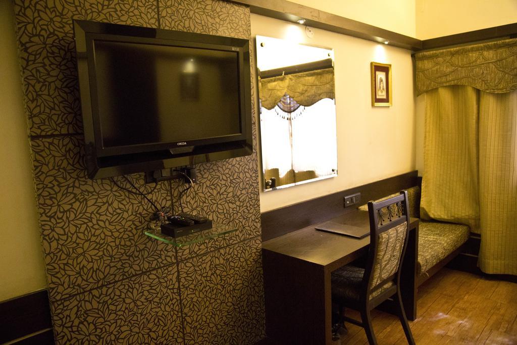 The Rajshahi Palace Hotell Indore Exteriör bild